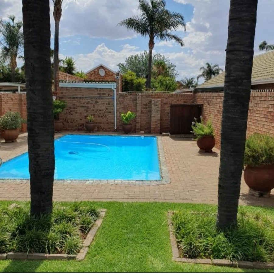 To Let 2 Bedroom Property for Rent in Langenhovenpark Free State